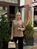 Жакет приталенный с защипами