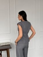 Жилет приталенный